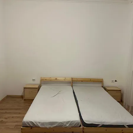 Garden Free Parking Air-conditioned Apartman *